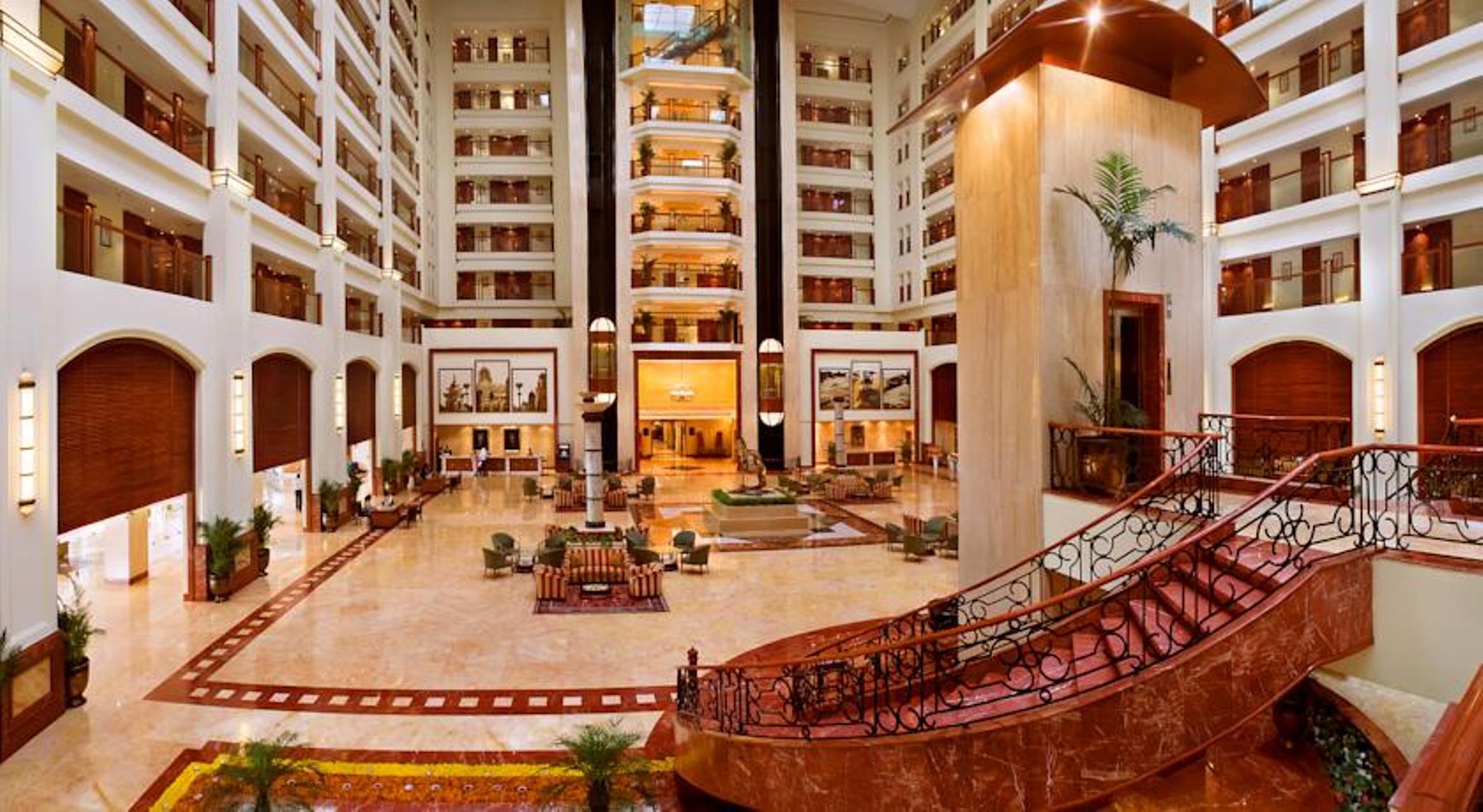 Hotel The Lalit Mumbai Interior foto The lobby of the Taj Bengal