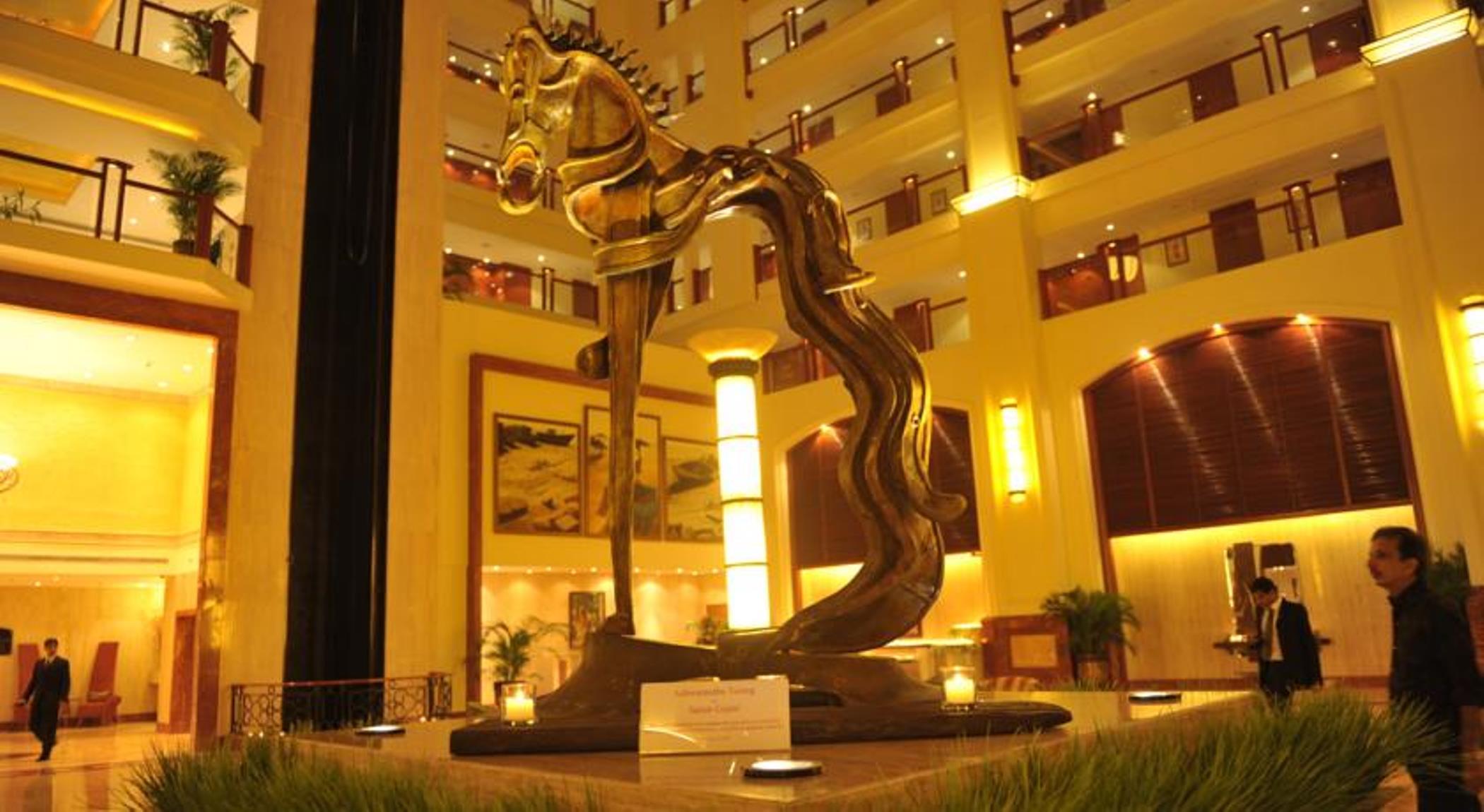 Hotel The Lalit Mumbai Exterior foto The lobby of the Grand Hotel
