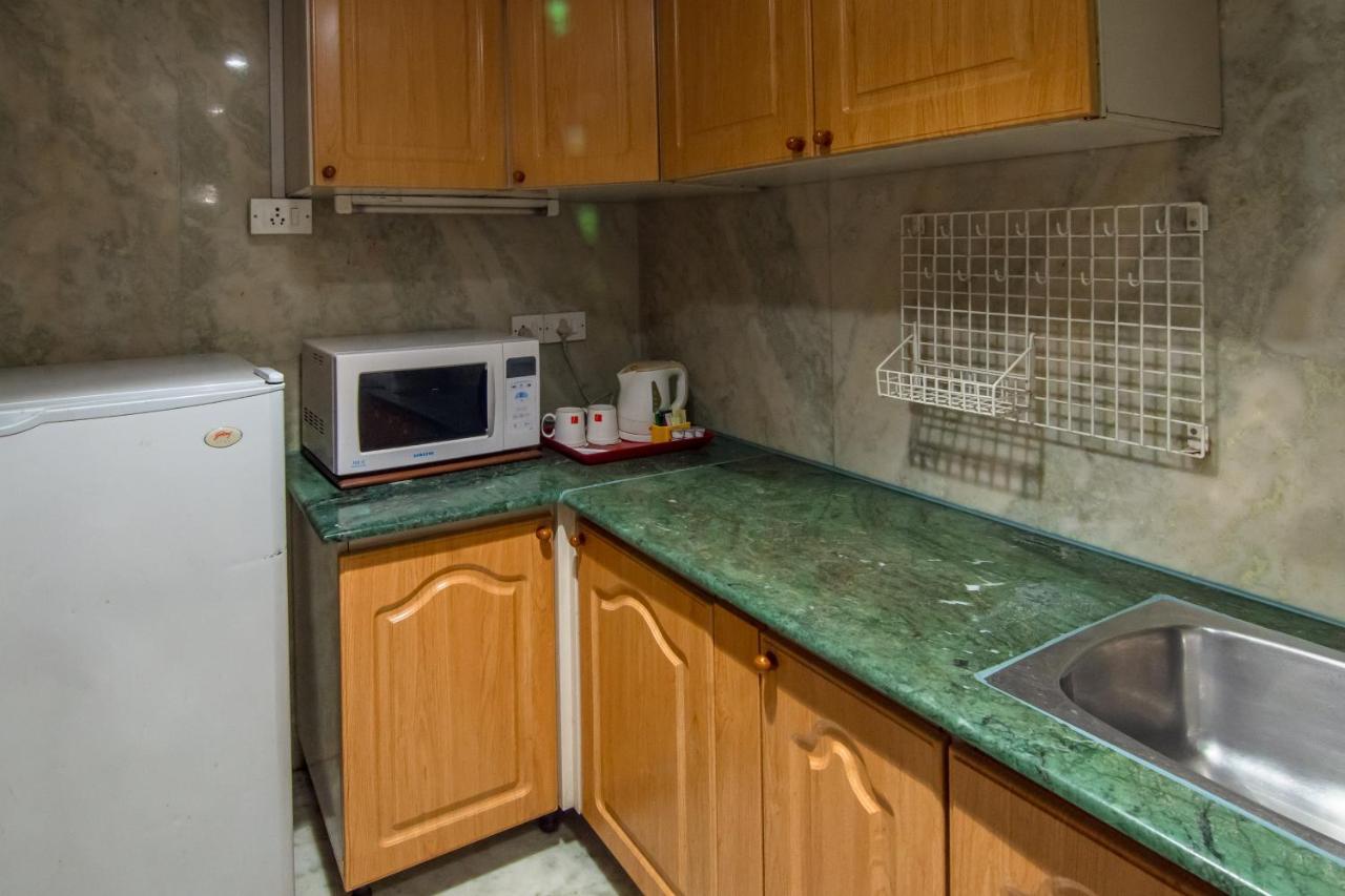 Hotel The Lalit Mumbai Exterior foto A typical kitchen in a guest room at the hotel
